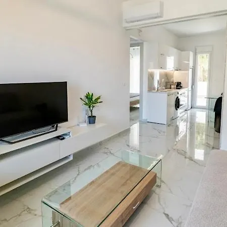 아파트 Sunny Nest 익시아