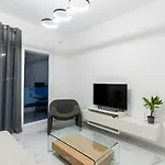 Sunny Nest דירה